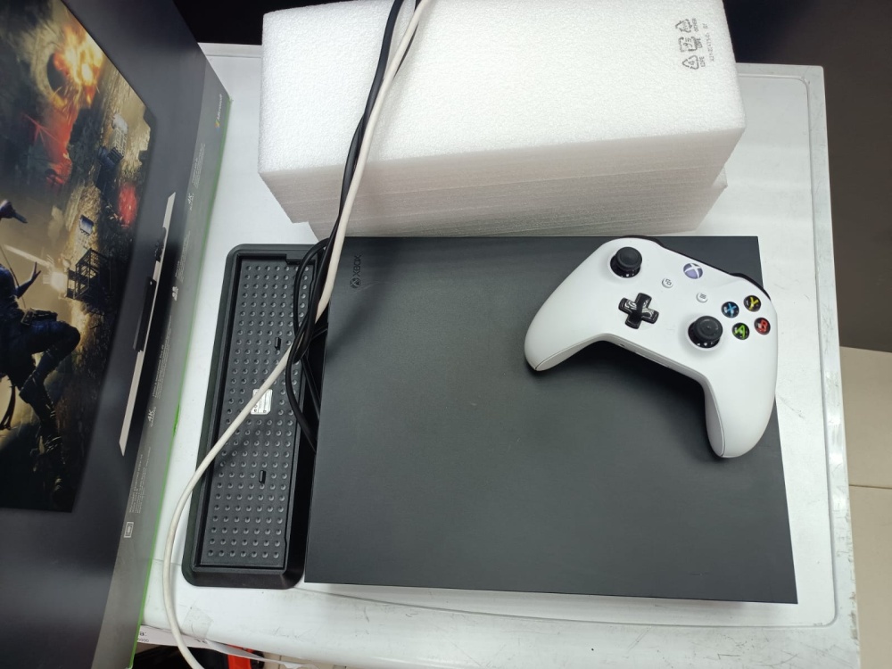 Игровая приставка XBOX ONE X 1ТБ