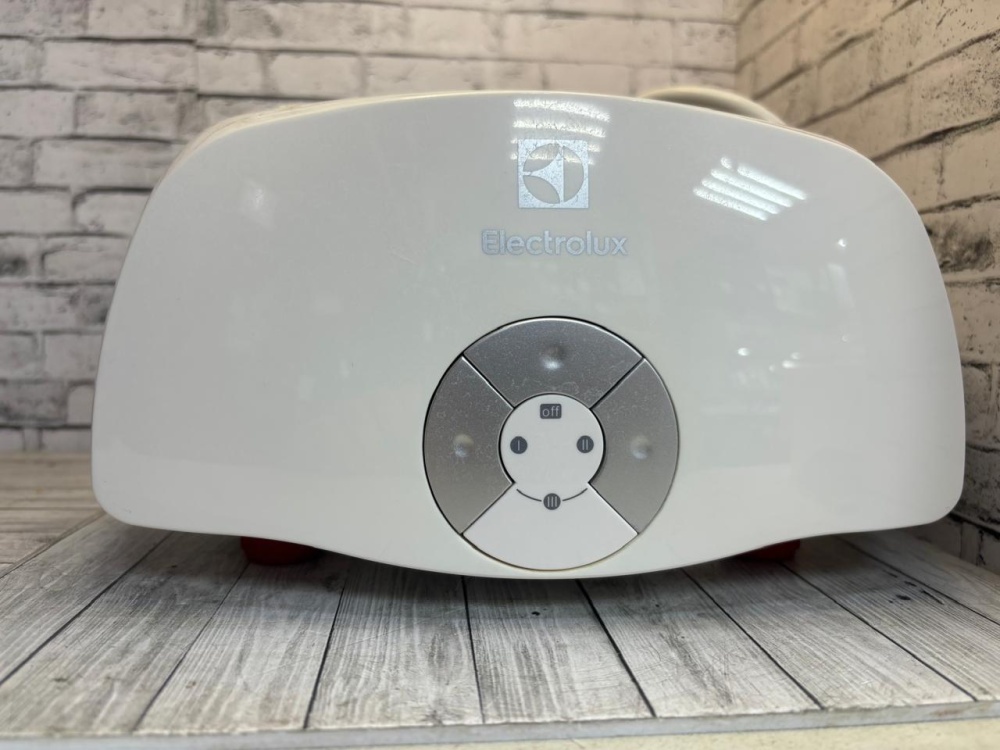 Водонагреватель Elektrolux