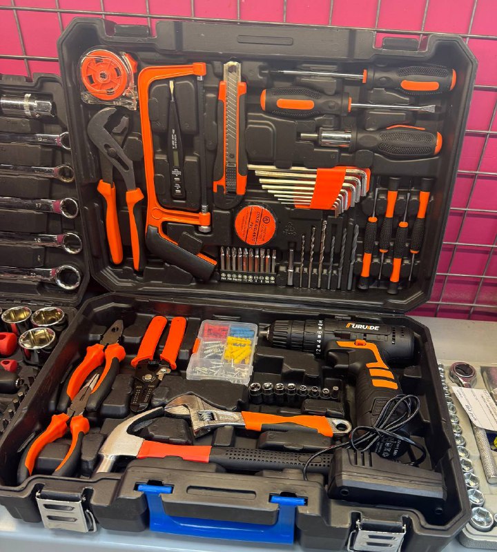 Набор инструментов + шуруповерт