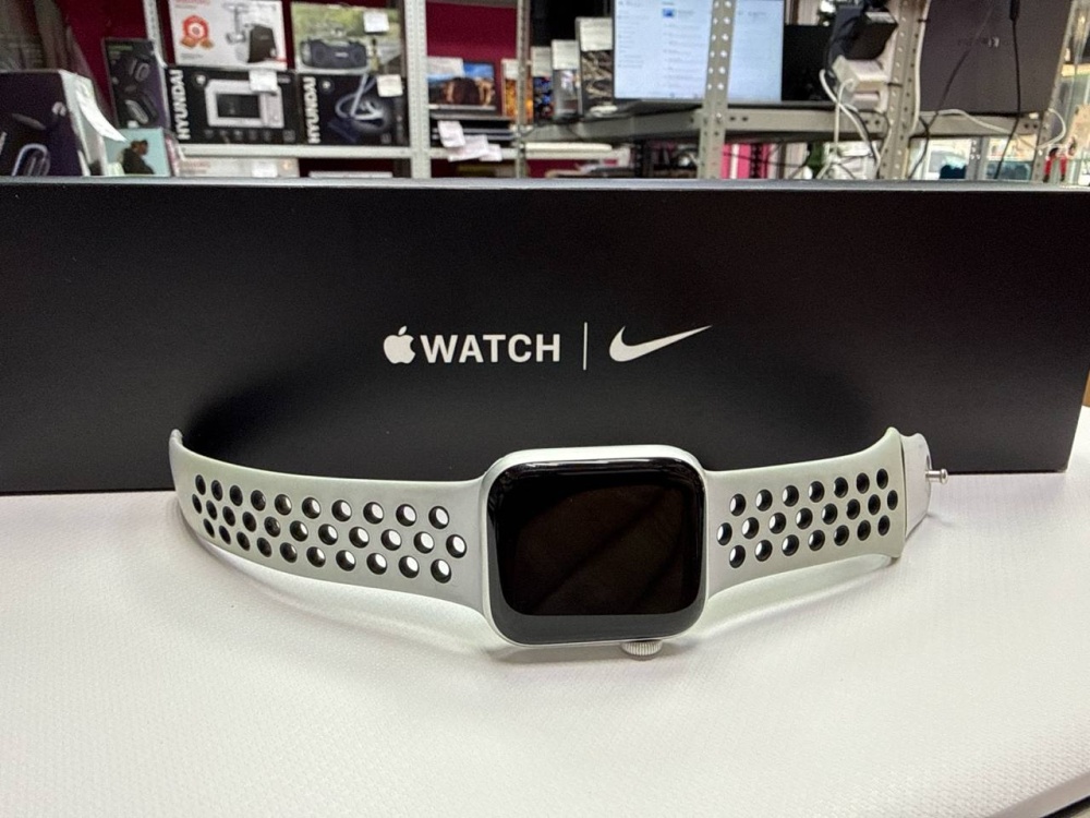 Часы Apple SE 40mm