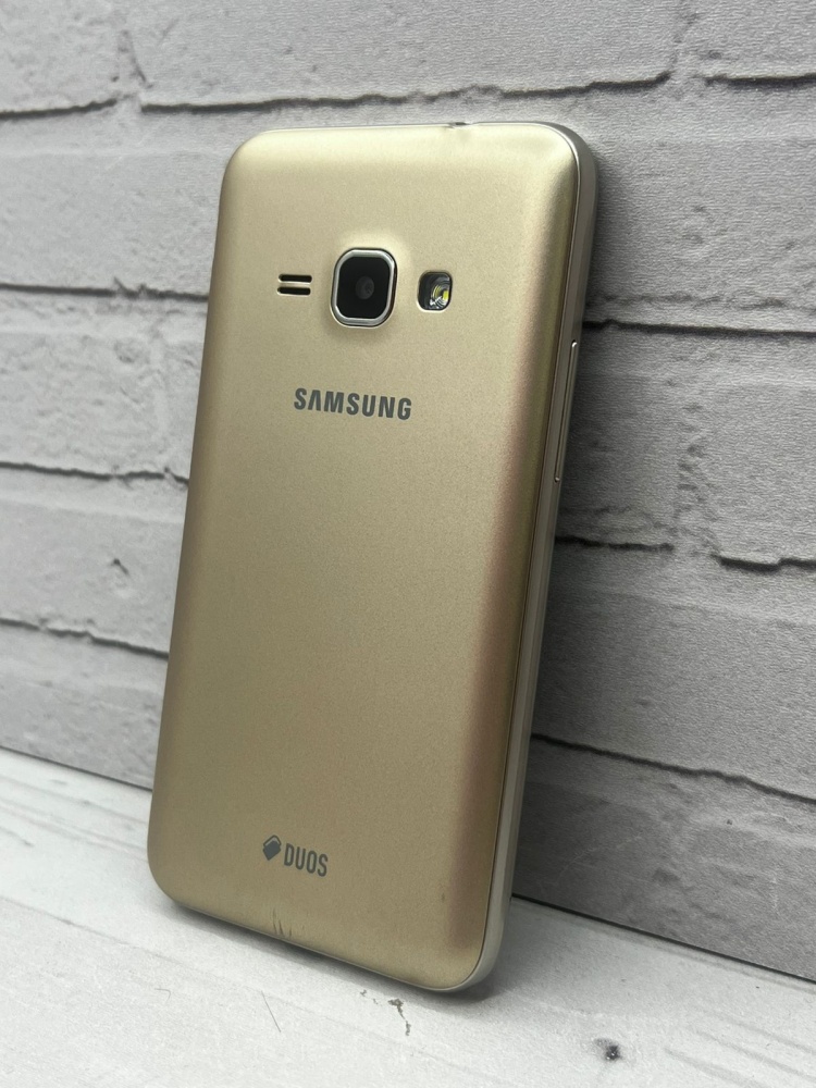 Смартфон Samsung J1 2016