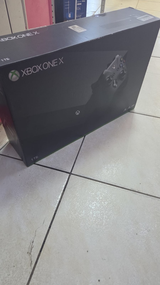 Игровая приставка XBOX ONE X 1tb