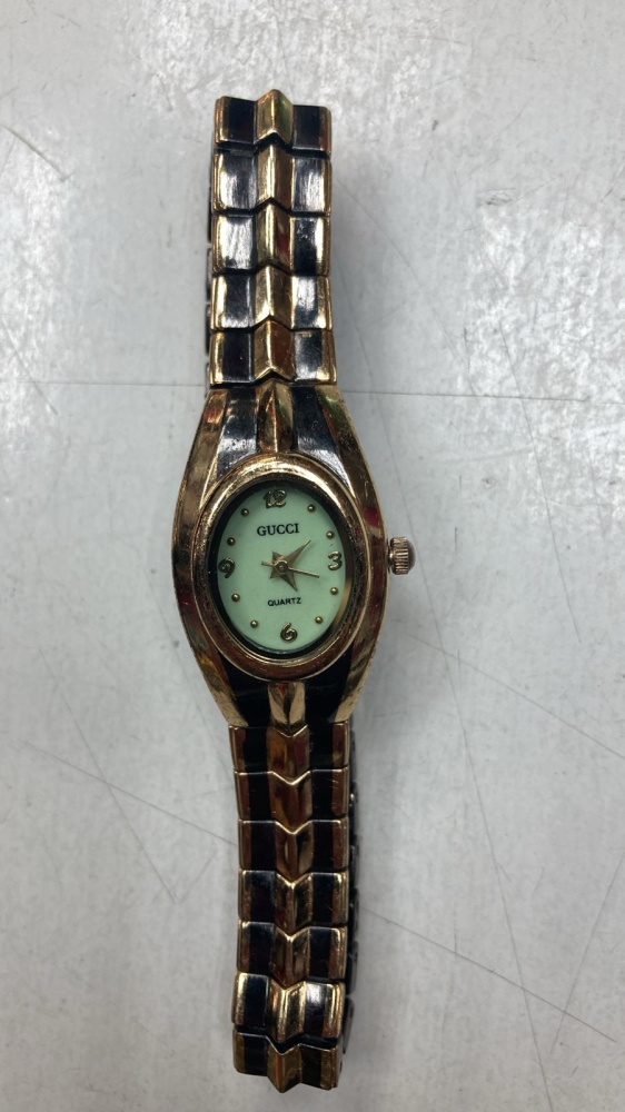 Часы Gucci