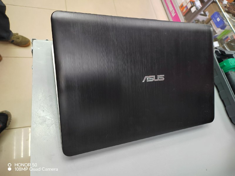 Ноутбук ASUS