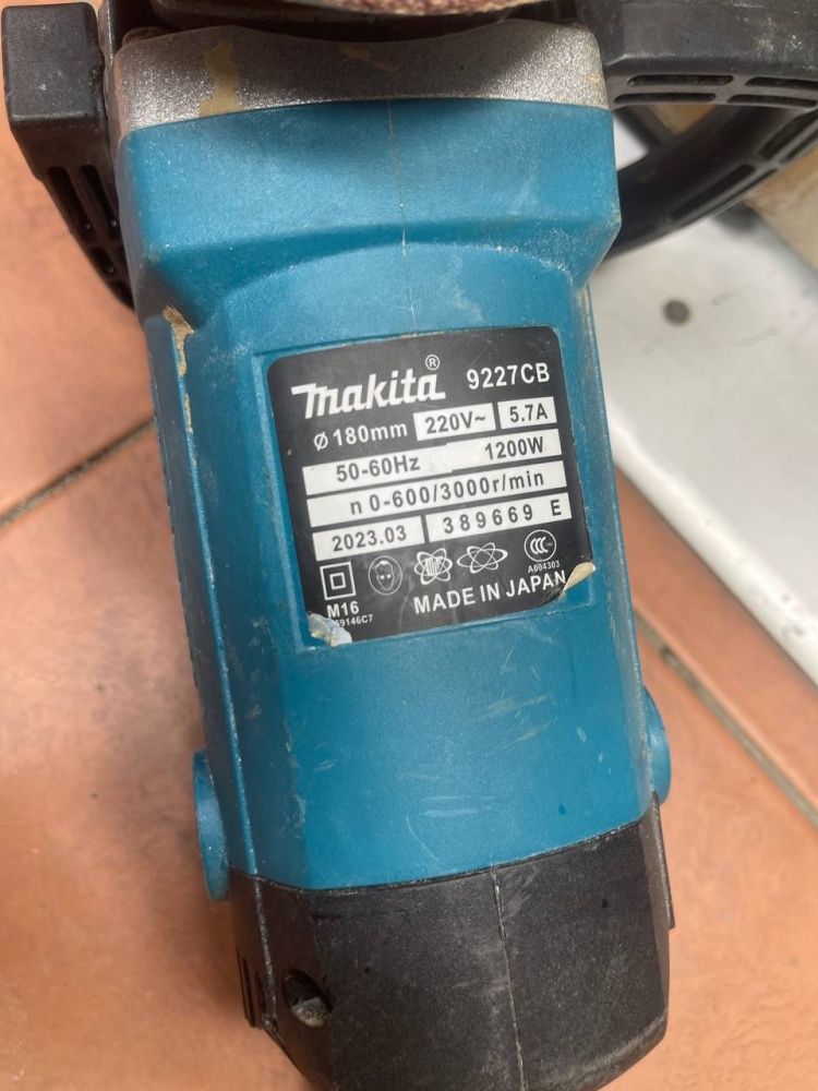 Шлифмашина Makita