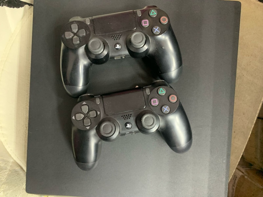 Игровая приставка Sony PlayStation 4 PRO