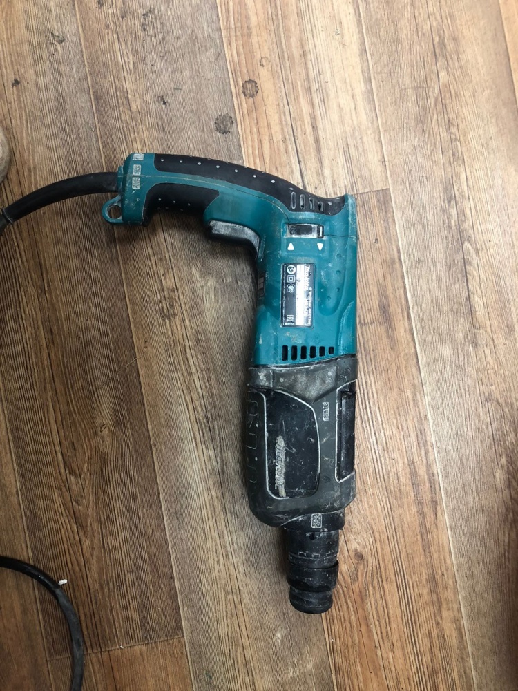 Перфоратор Makita HR2470