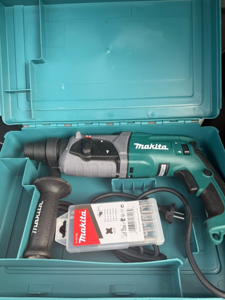Перфоратор Makita HR2470
