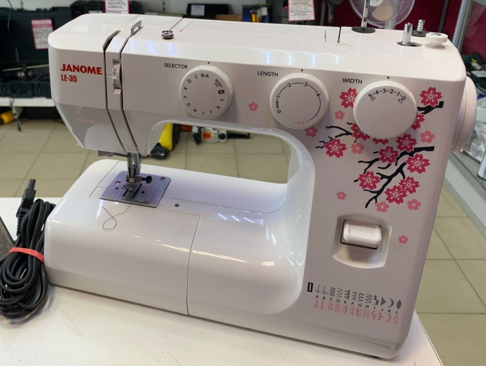 Швейная машина Janome LE-35
