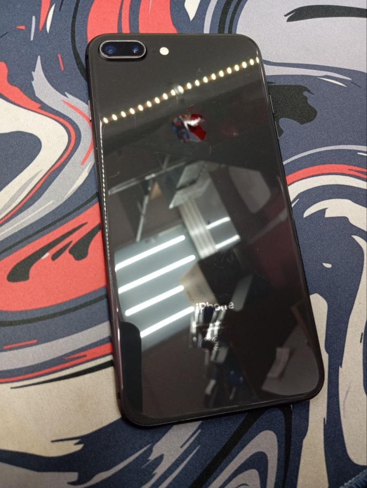 Смартфон iPhone 8+ 64 Gb