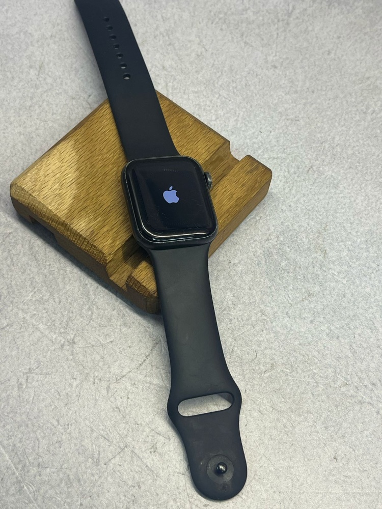 Часы Apple Watch SE 40MM