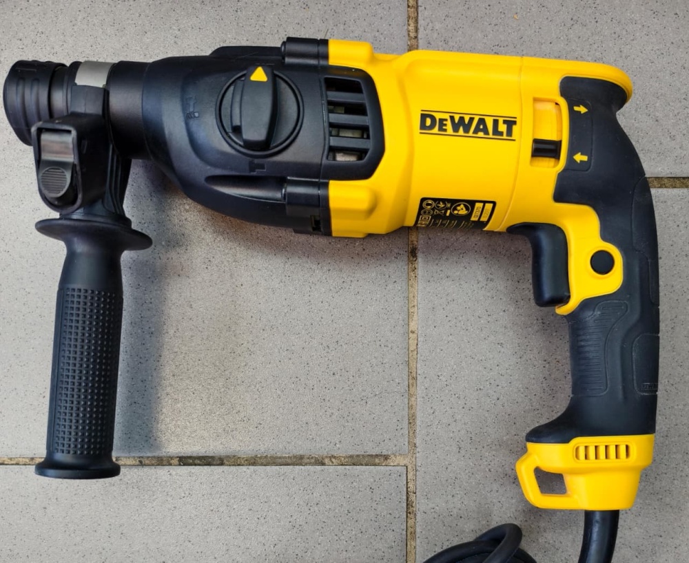 Перфоратор DEWALT D25133N
