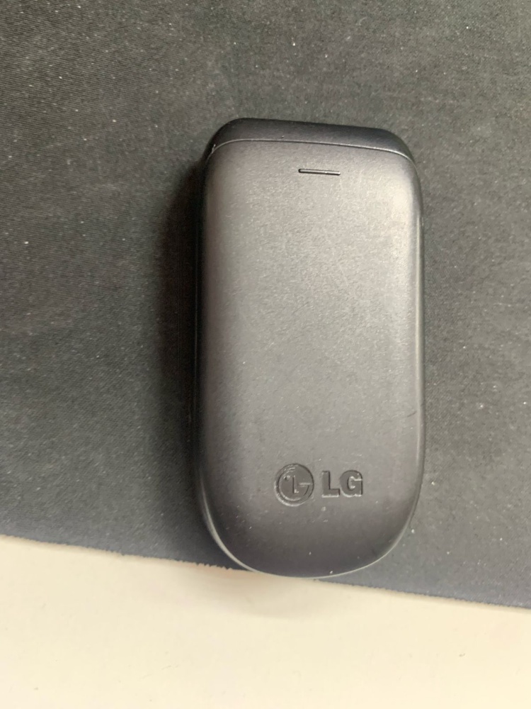Мобильный телефон LG