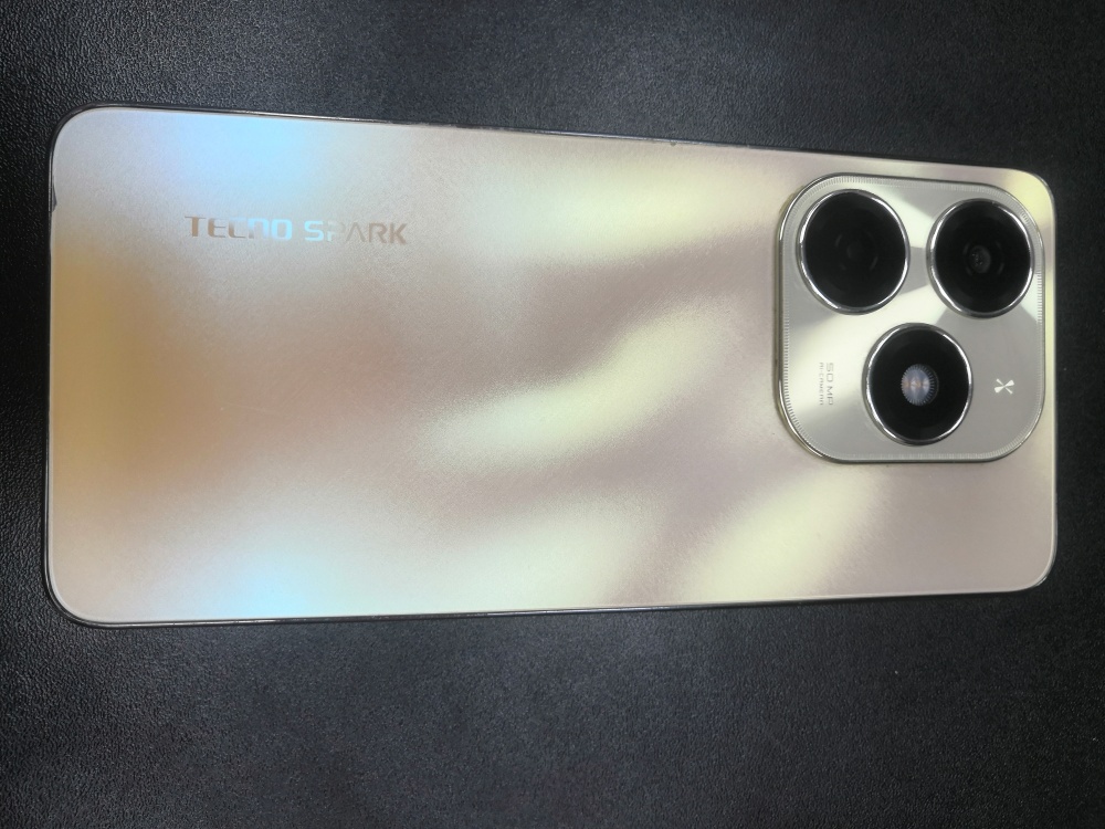 Мобильный телефон Tecno spark 20 8/256