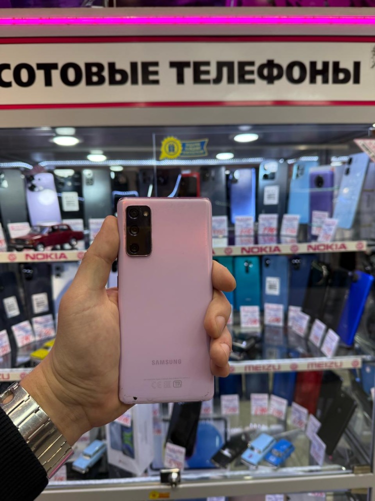 Смартфон Samsung S20 FE