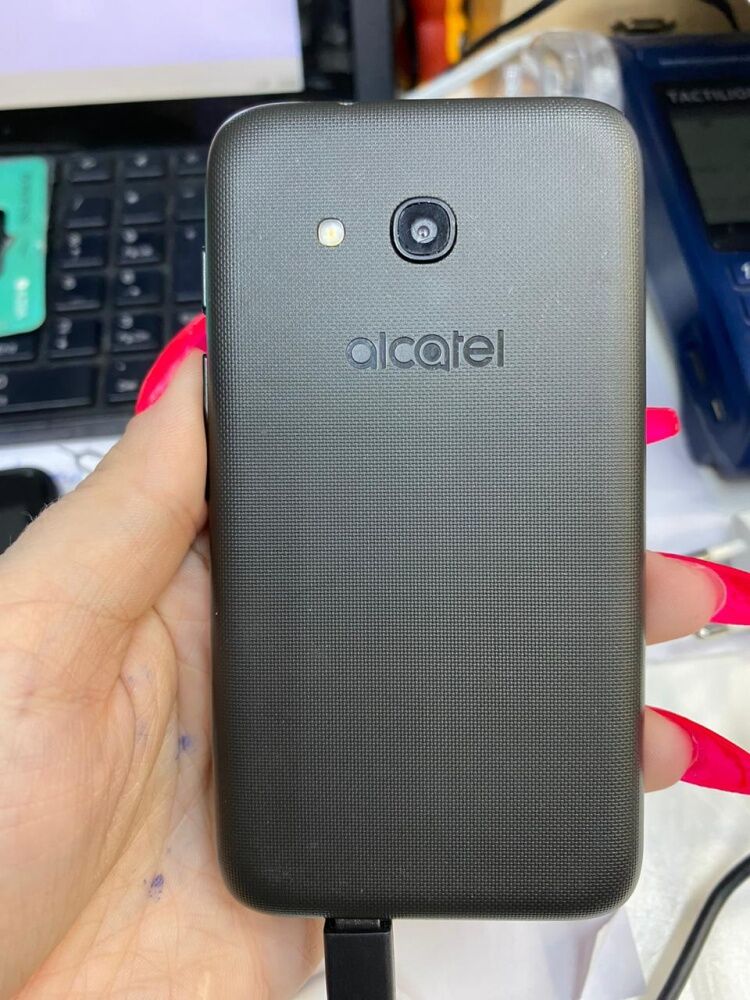Мобильный телефон Alcatel 1/4ГБ