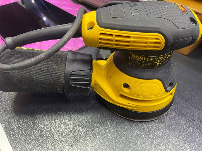 Шлифмашина эксцентриковая DeWALT DWE6423