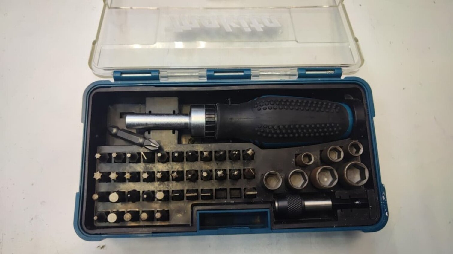 Набор бит с отверткой Makita