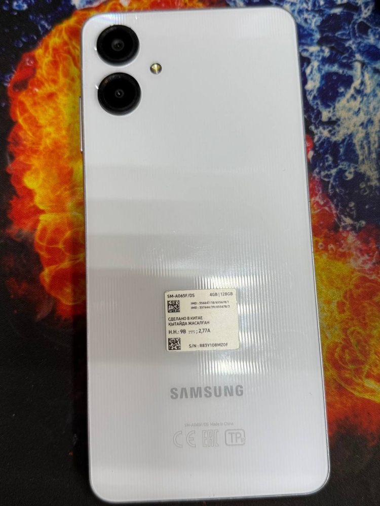 Смартфон Samsung A06 4/128