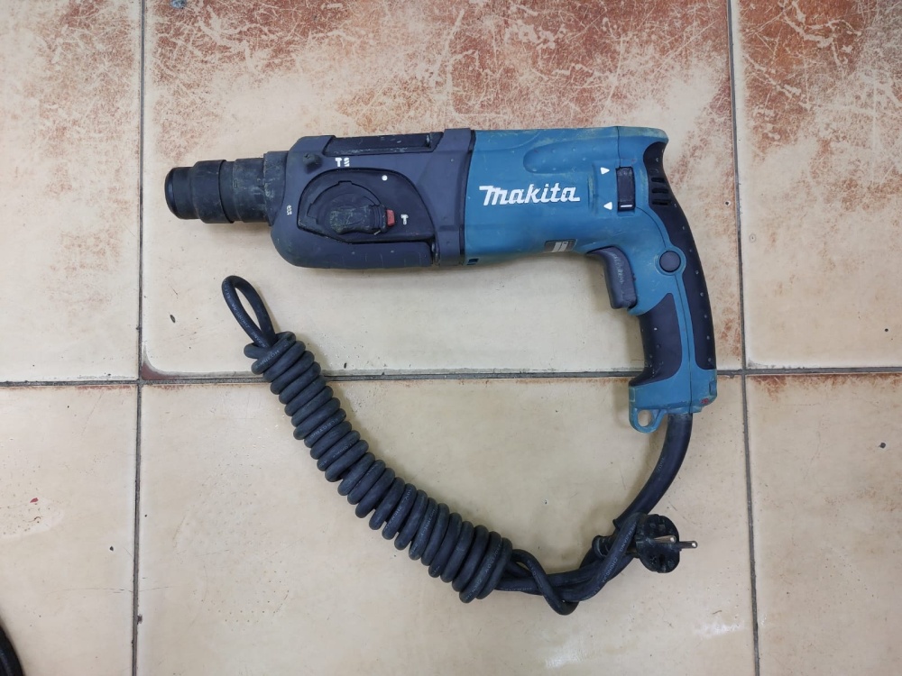 Перфоратор Makita HR 2470