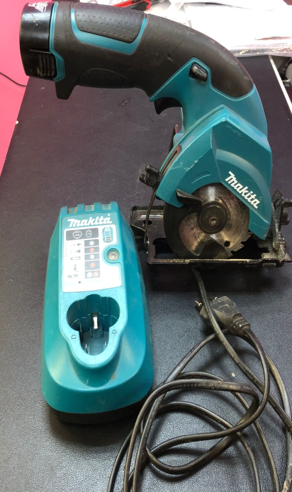 Циркулярная пила Makita HS300D