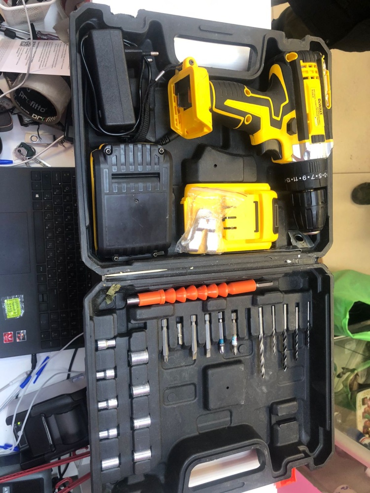 Шуруповерт DEWALT