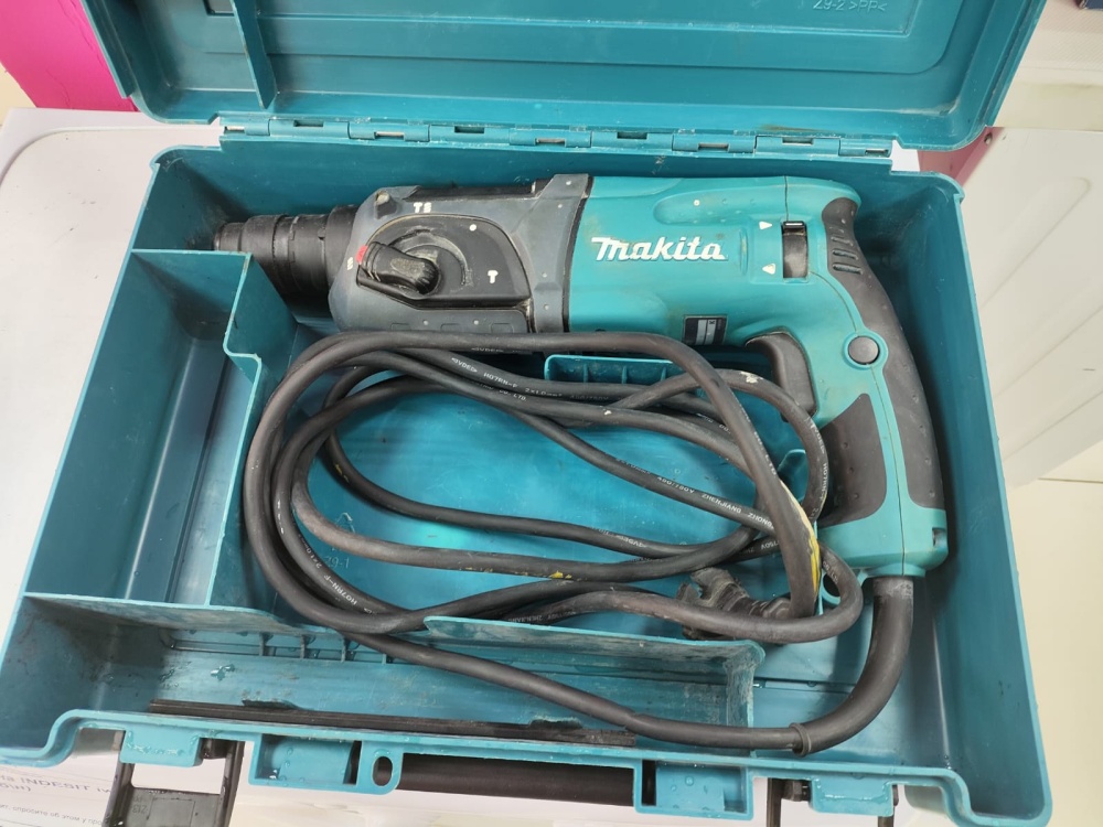 Перфоратор Makita HR2470