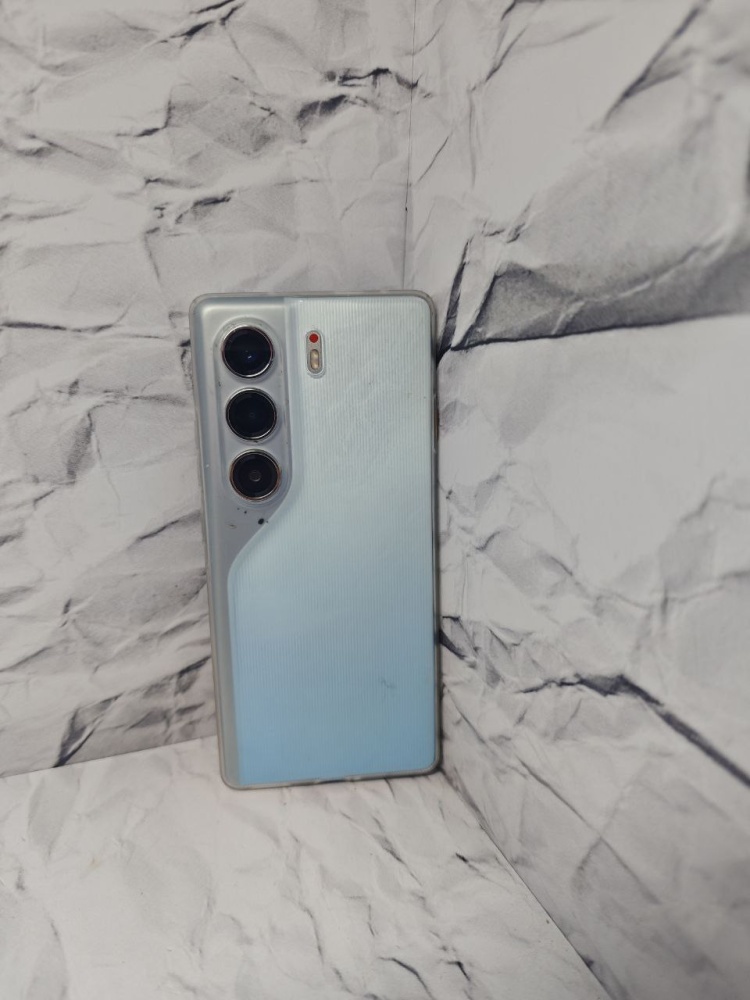 Мобильный телефон Tecno Camon 440 8\256