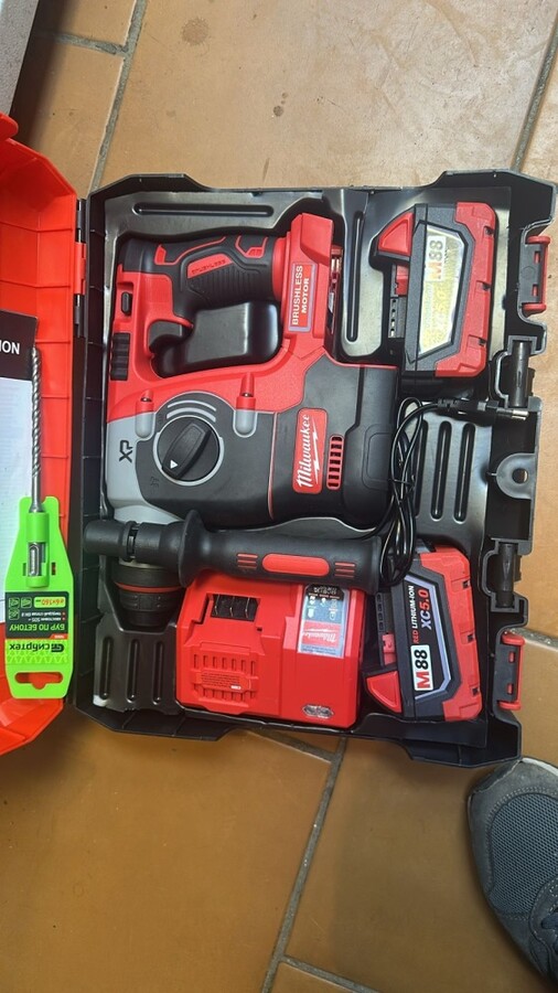 Перфоратор MILUAKEE