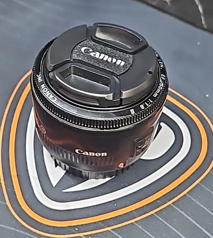 Объектив Canon 50 mm 1;1.8