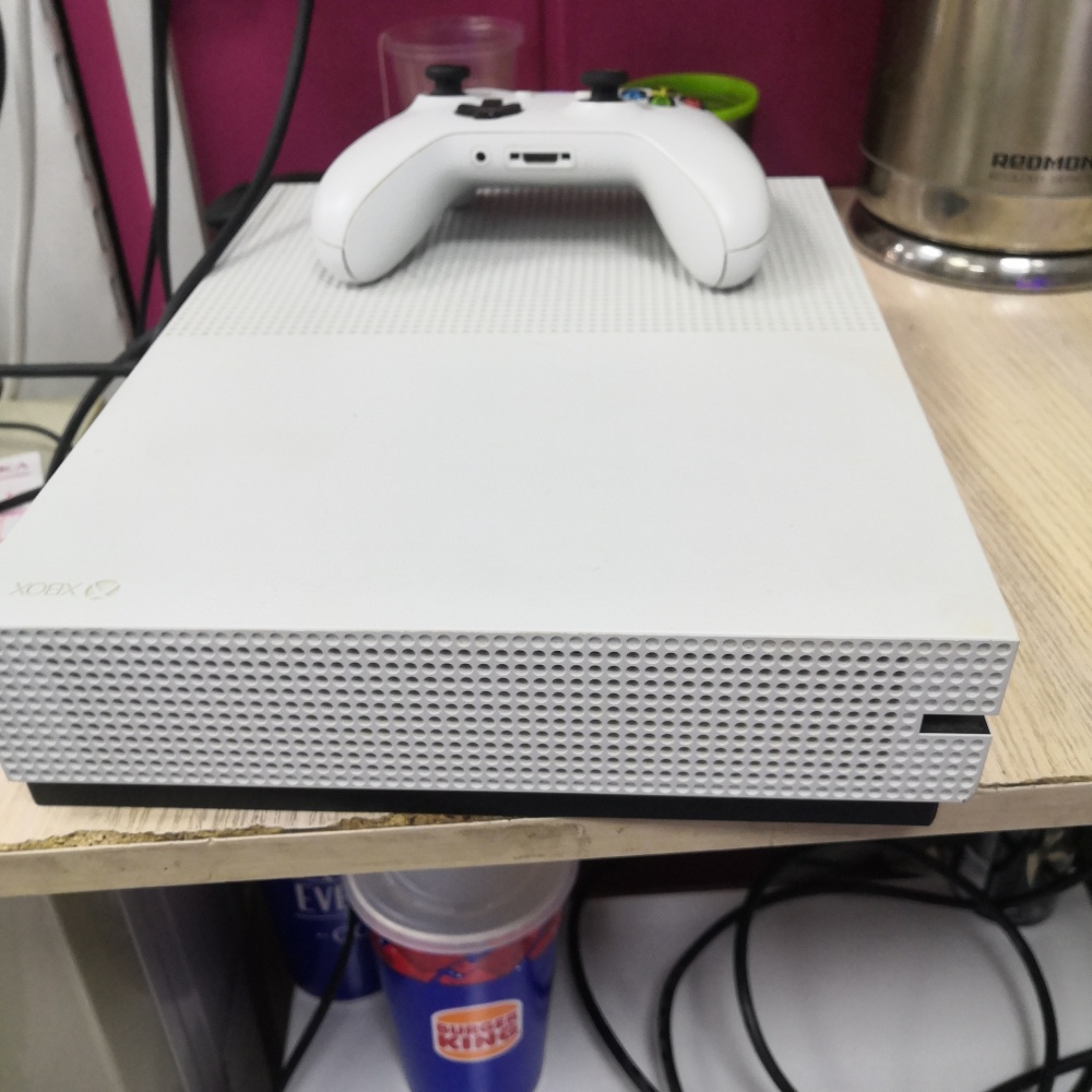 Игровая приставка XBOX ONE S 500гб