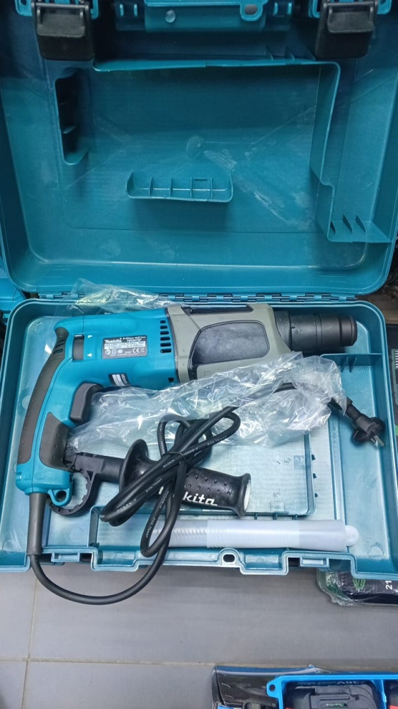 Перфоратор MAKITA HR2470