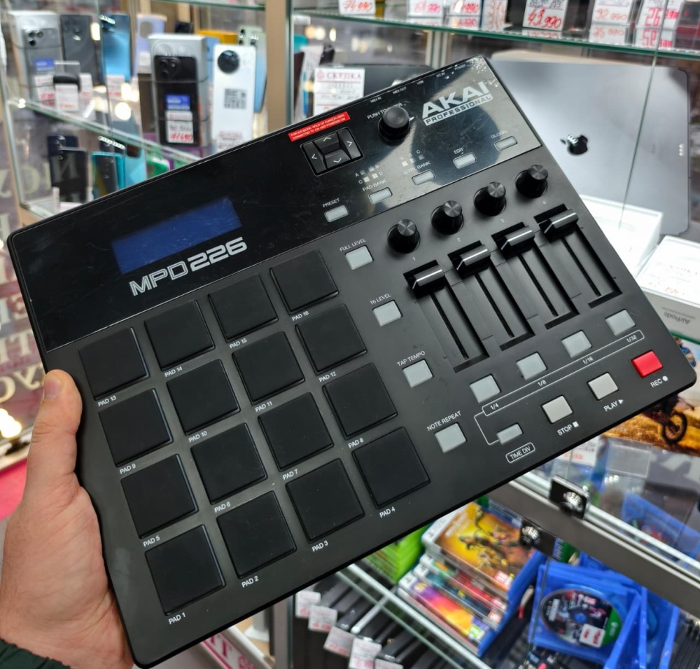 Миди-клавиатура akai MPD226