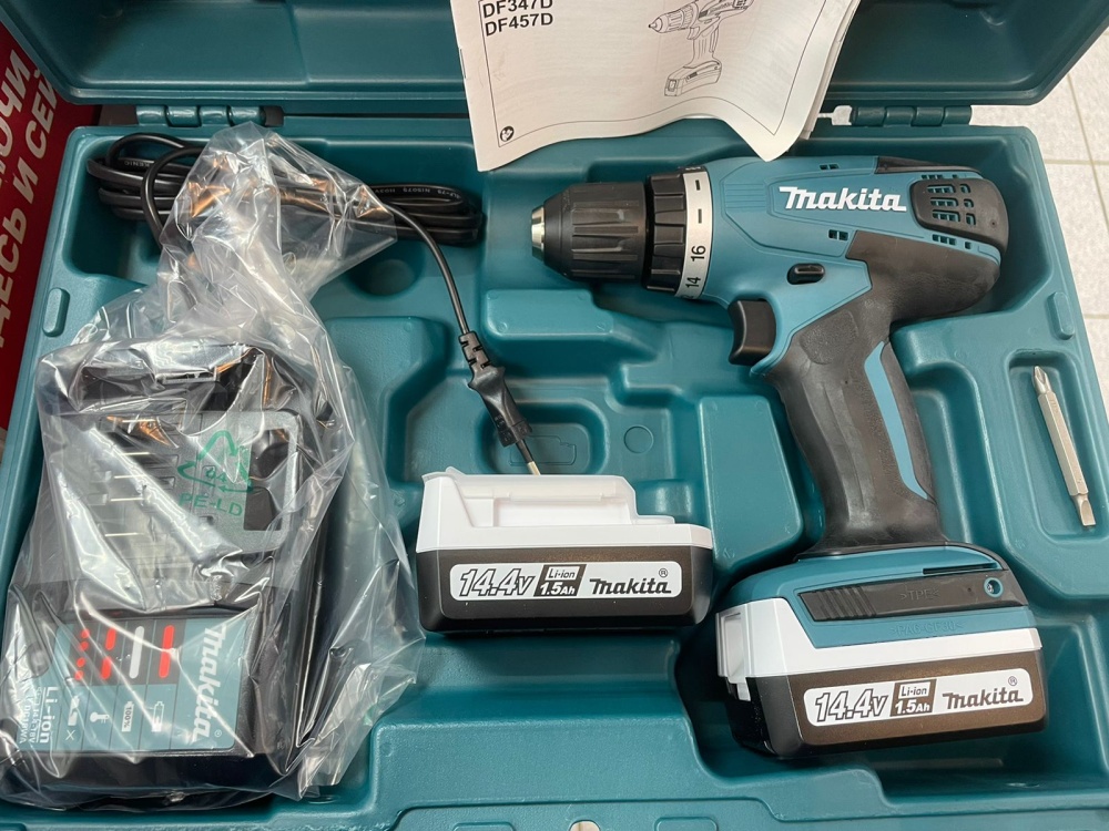 Шуруповерт Makita DF347DWE