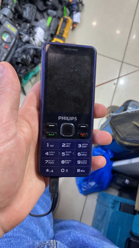 Мобильный телефон Philips