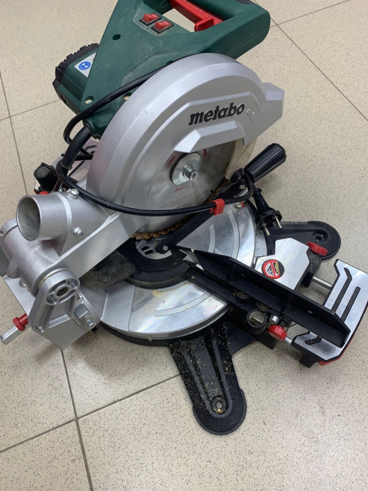 Торцовочная пила METABO KS216