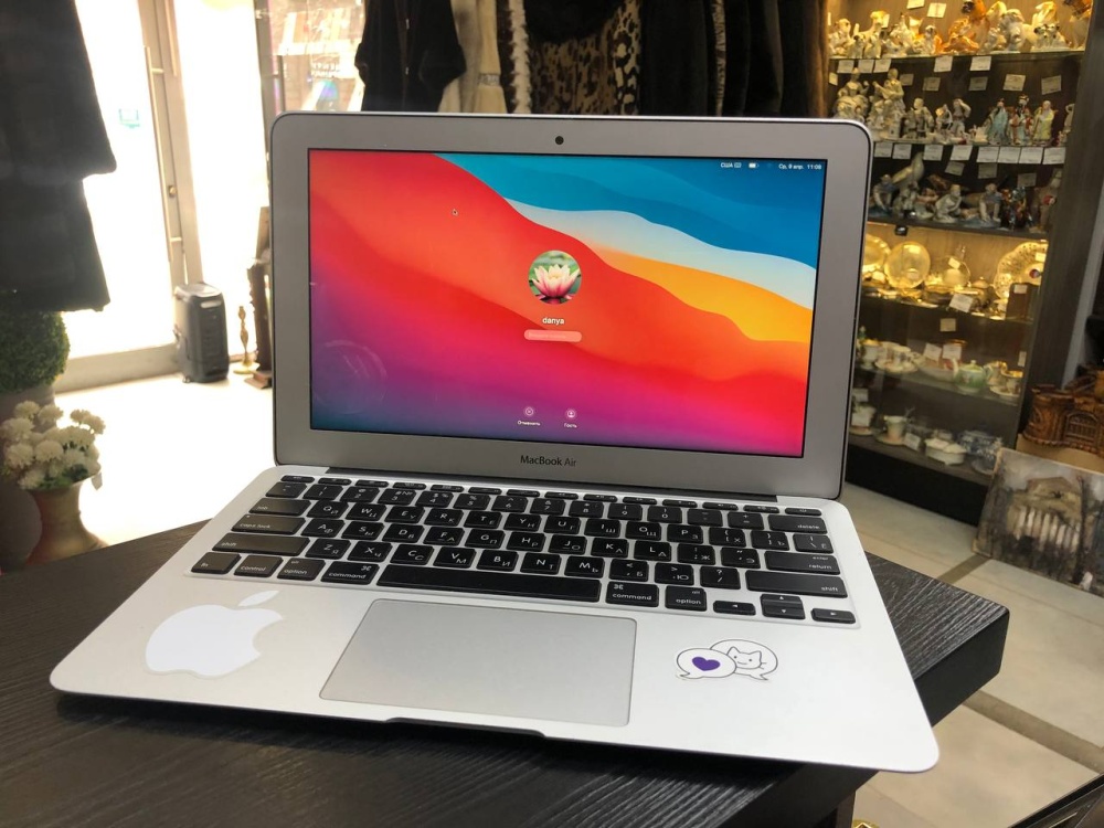Ноутбук Macbook Air  A1465. 128gb