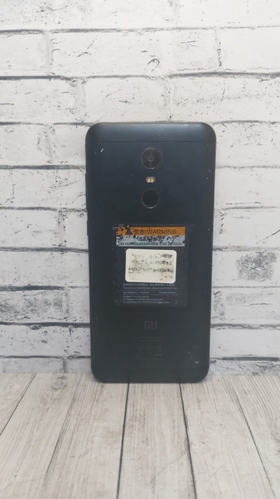 Смартфон Xiaomi Redmi 5+ 3/32