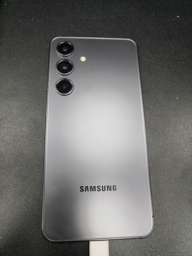 Смартфон Samsung S24 8/256