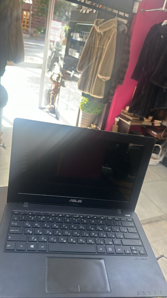 Нетбук Asus  F200M