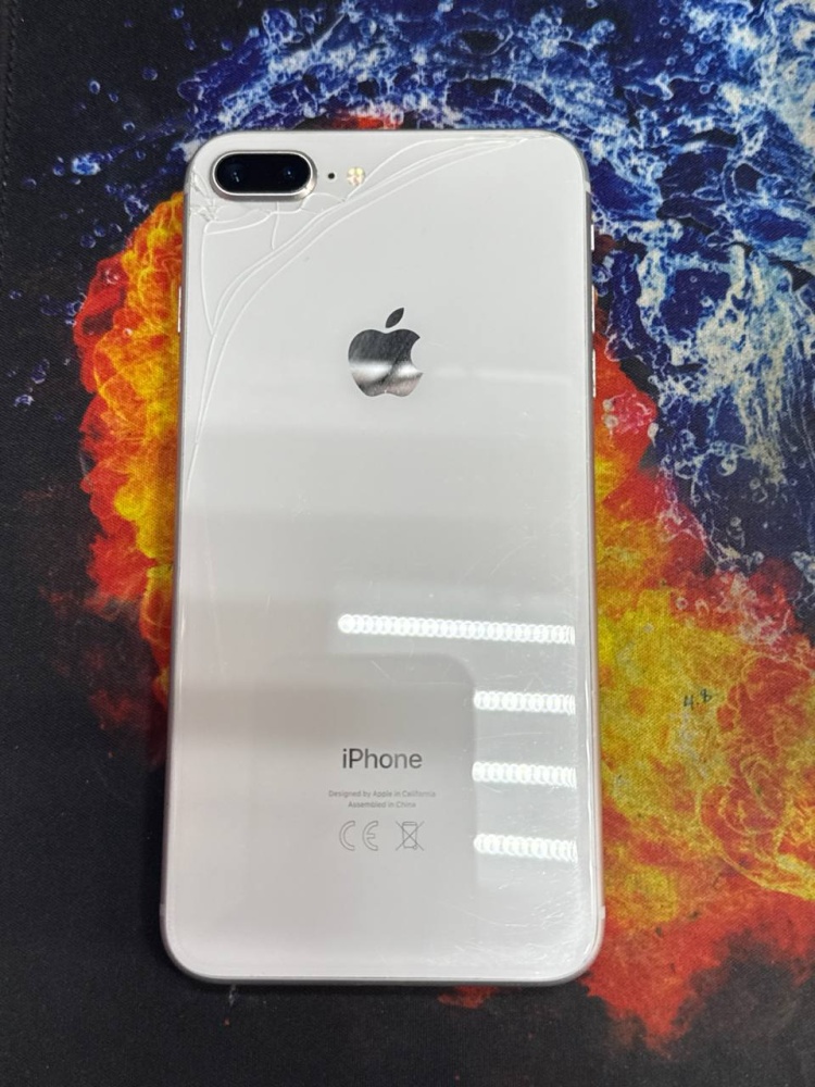 Смартфон iPhone 8+ 64 Gb