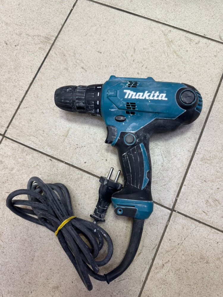 Шуруповерт сетевой Makita DF0300