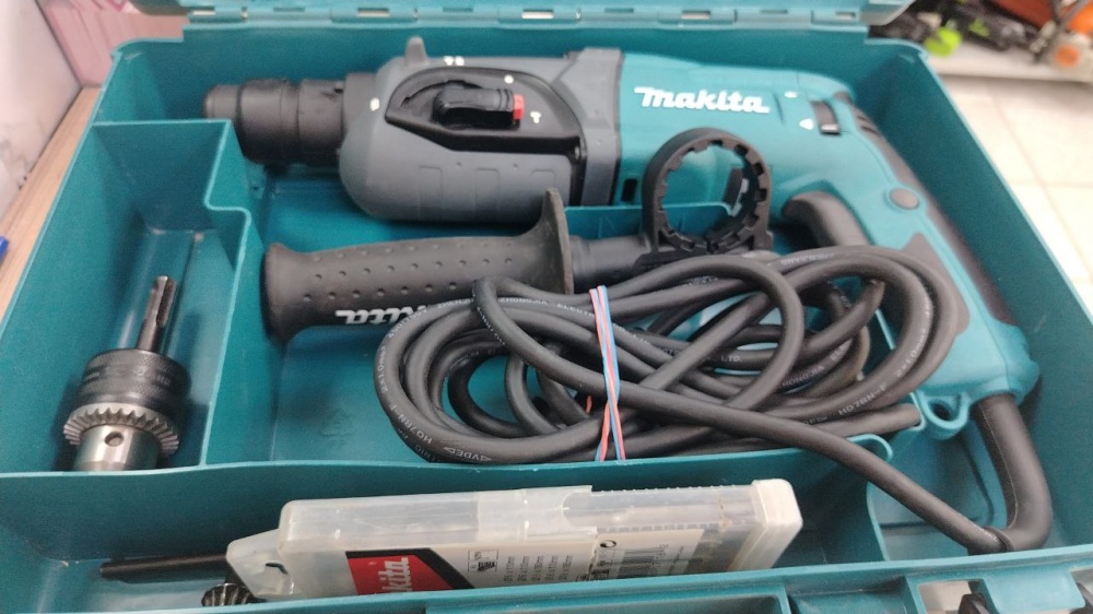 Перфоратор Makita HR2470x15