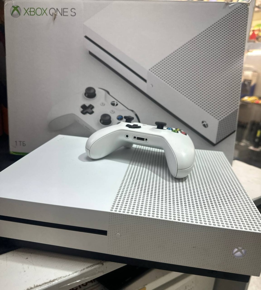 Игровая приставка XBOX ONE S 1ТВ  +2ДИСКА
