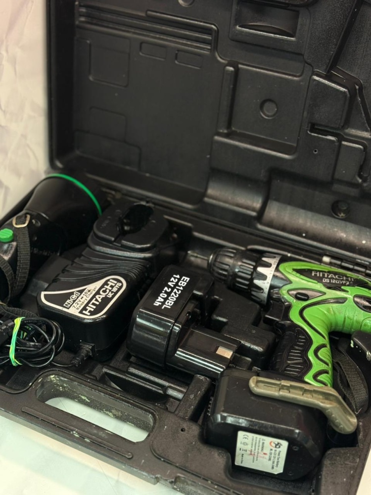 Шуруповерт Hitachi