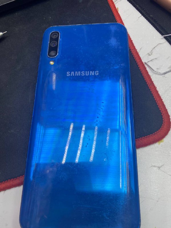 Смартфон Samsung A50