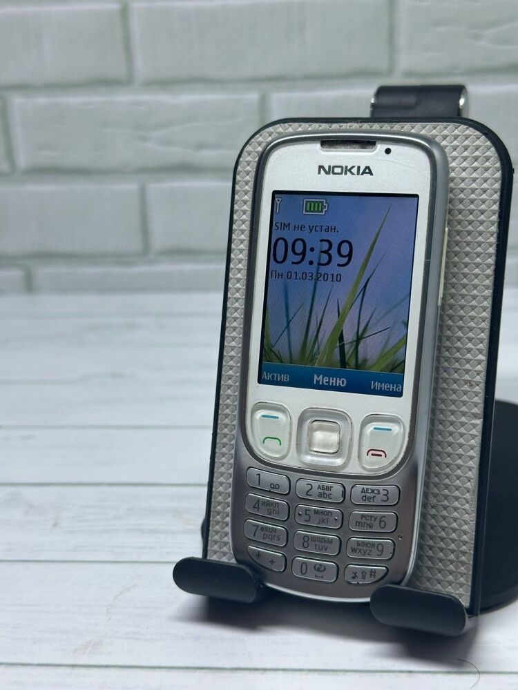 Мобильный телефон Nokia 6303i