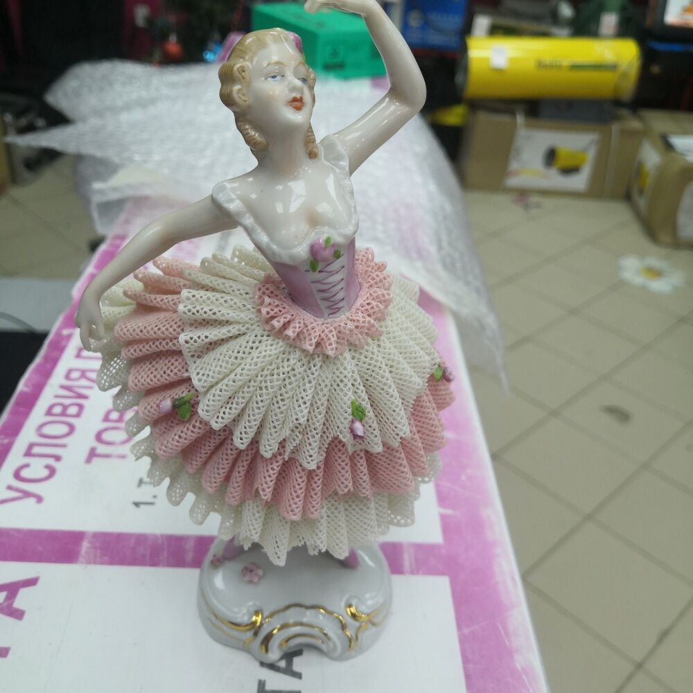 Статуэтка балерина розовый