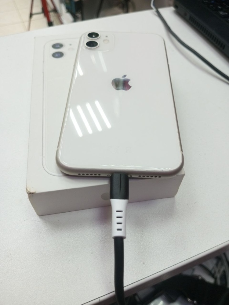 Смартфон iPhone 11 128 Gb