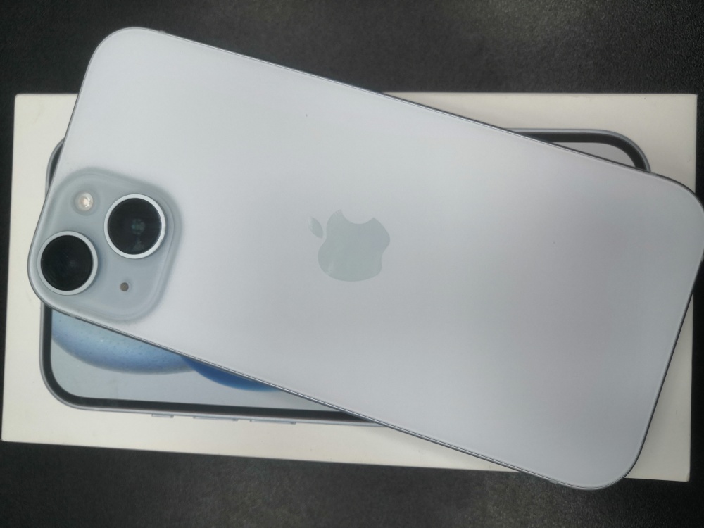 Смартфон iPhone 15 256gb